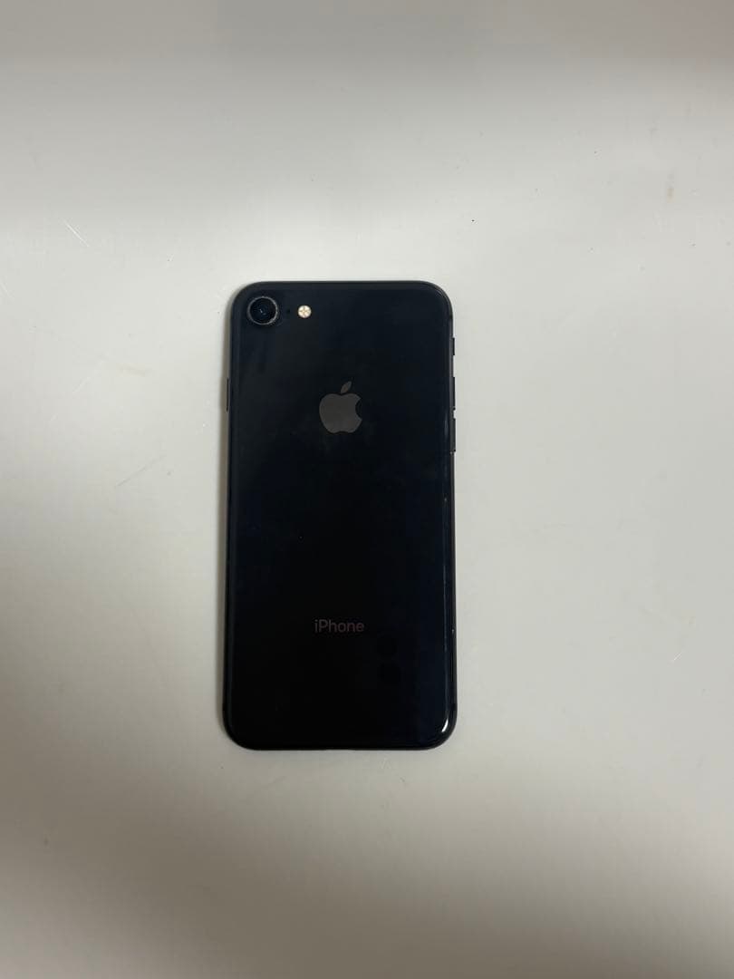 iPhone 8ブラック　本体