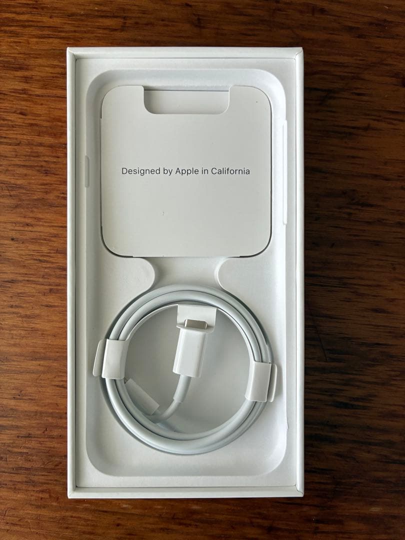 Apple iPhone SE 第三世代　64GB (Starlight)