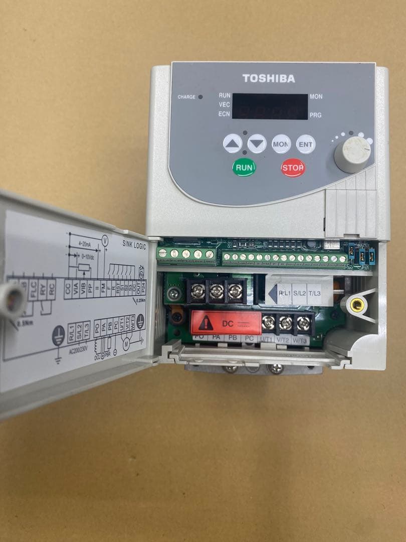 東芝　インバーター 型番：TOSHIBA VFS9-2002PM-AN(1)