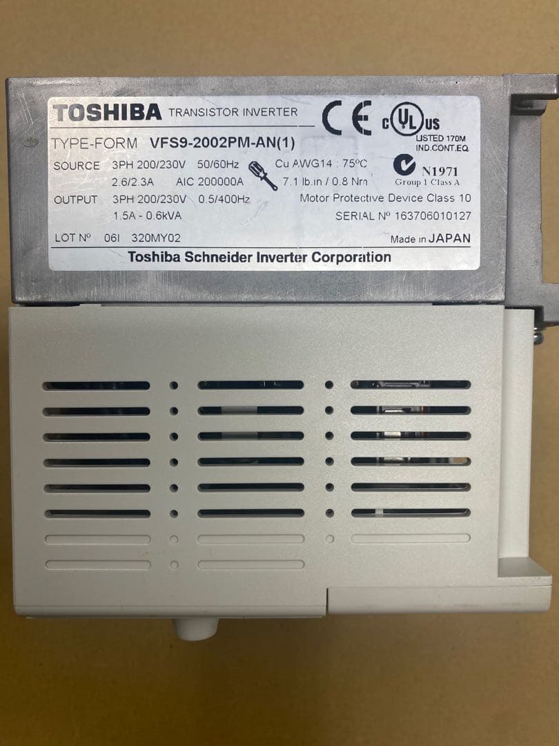 東芝　インバーター 型番：TOSHIBA VFS9-2002PM-AN(1)