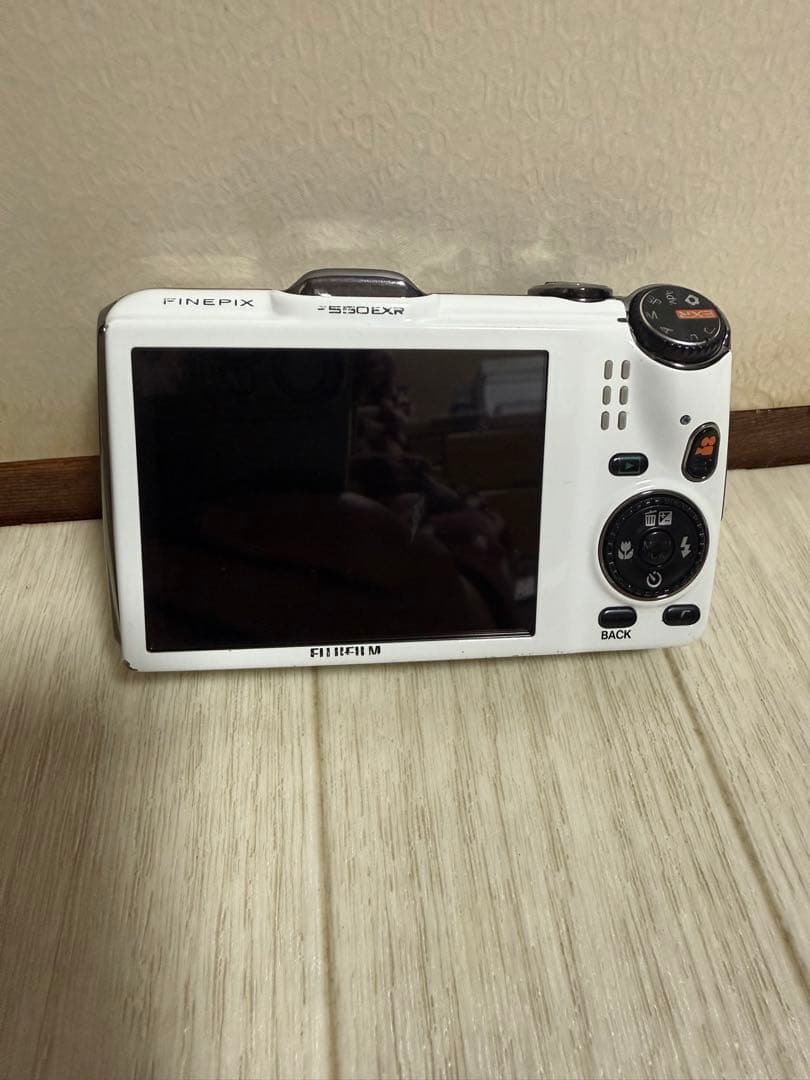 デジタルカメラ Fujifilm FinePix F550EXR 16MP