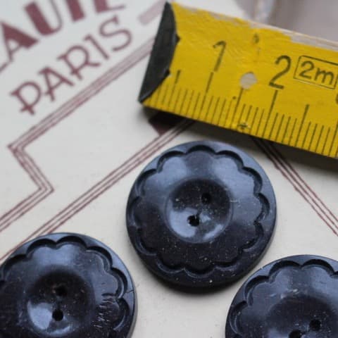 フランスビンテージ 古いボタンシート 黒5点