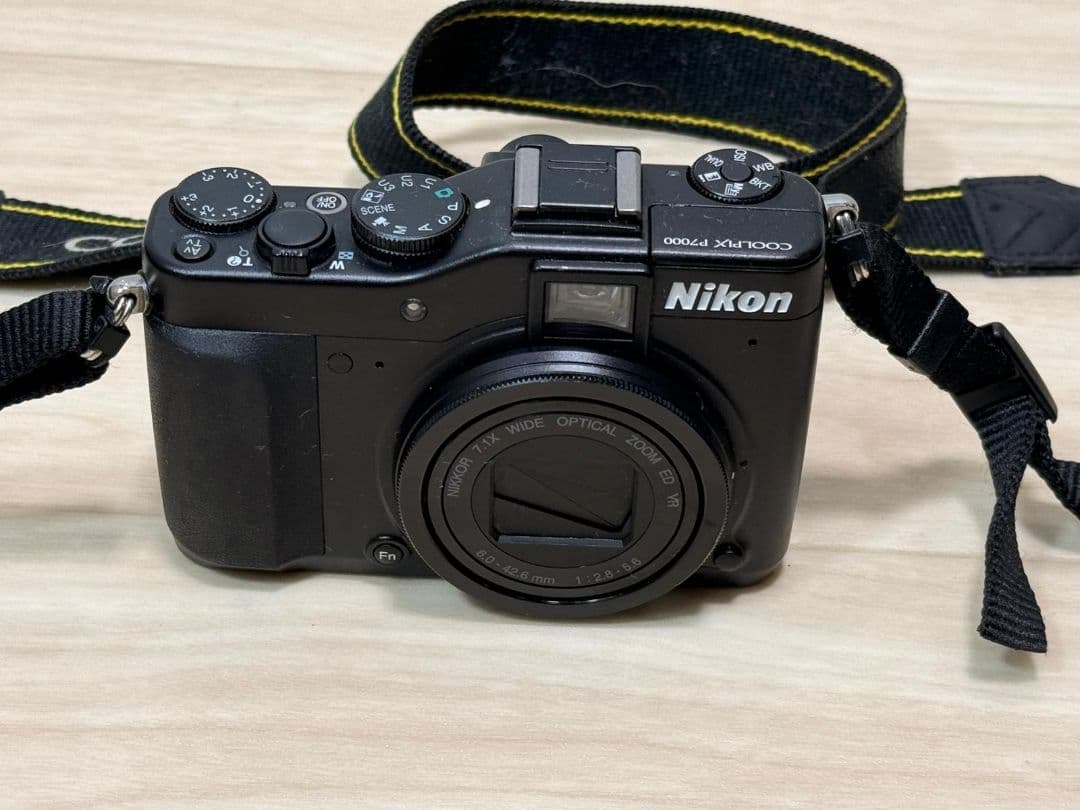 NIKON COOLPIX P7000 コンパクトデジタルカメラ ブラック