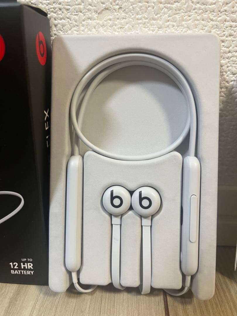 【ほぼ未使用】BEATS FLEX ワイヤレスイヤホン
