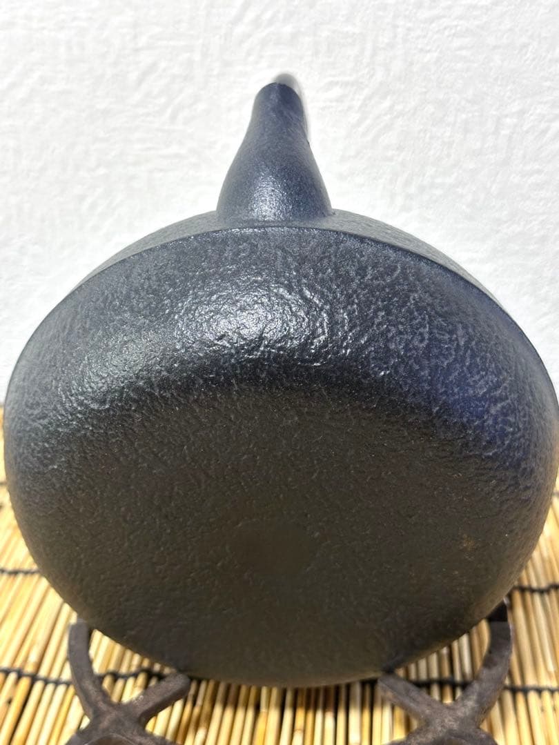 未使用品　南部盛栄堂販売　１２型　馬文様　南部鉄瓶　南部鉄器　鉄瓶