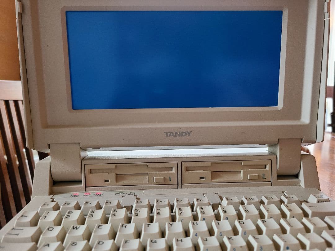 作動確認！　USA購入 ビンテージパソコン Tandy 1400 FD&ケース