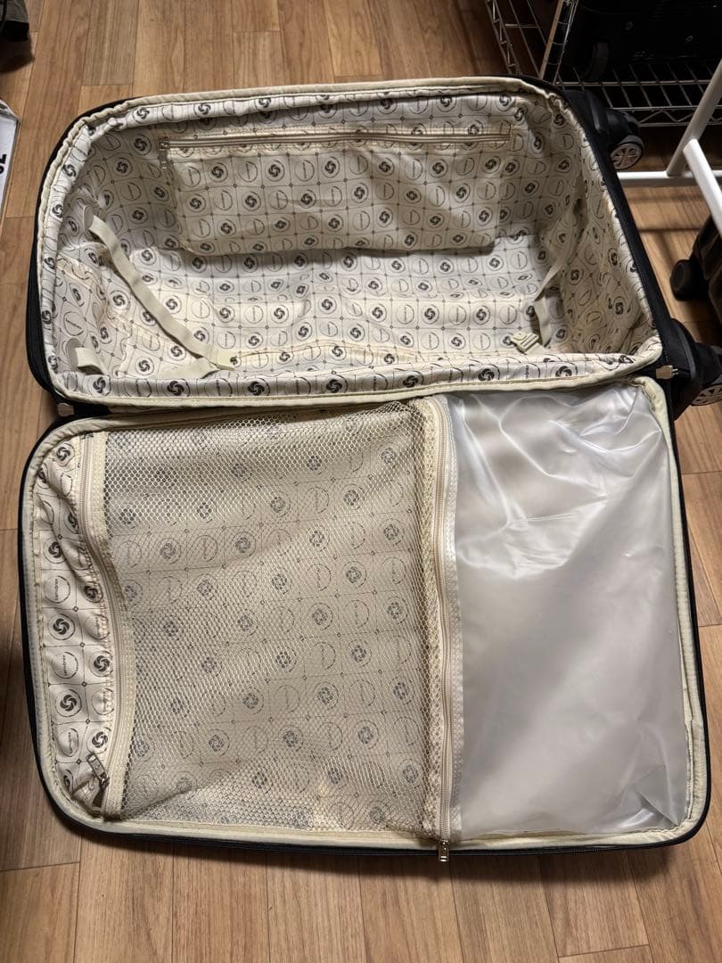 旅行かばん・小分けバッグ Samsonite suitcase price NEGOTIABLE