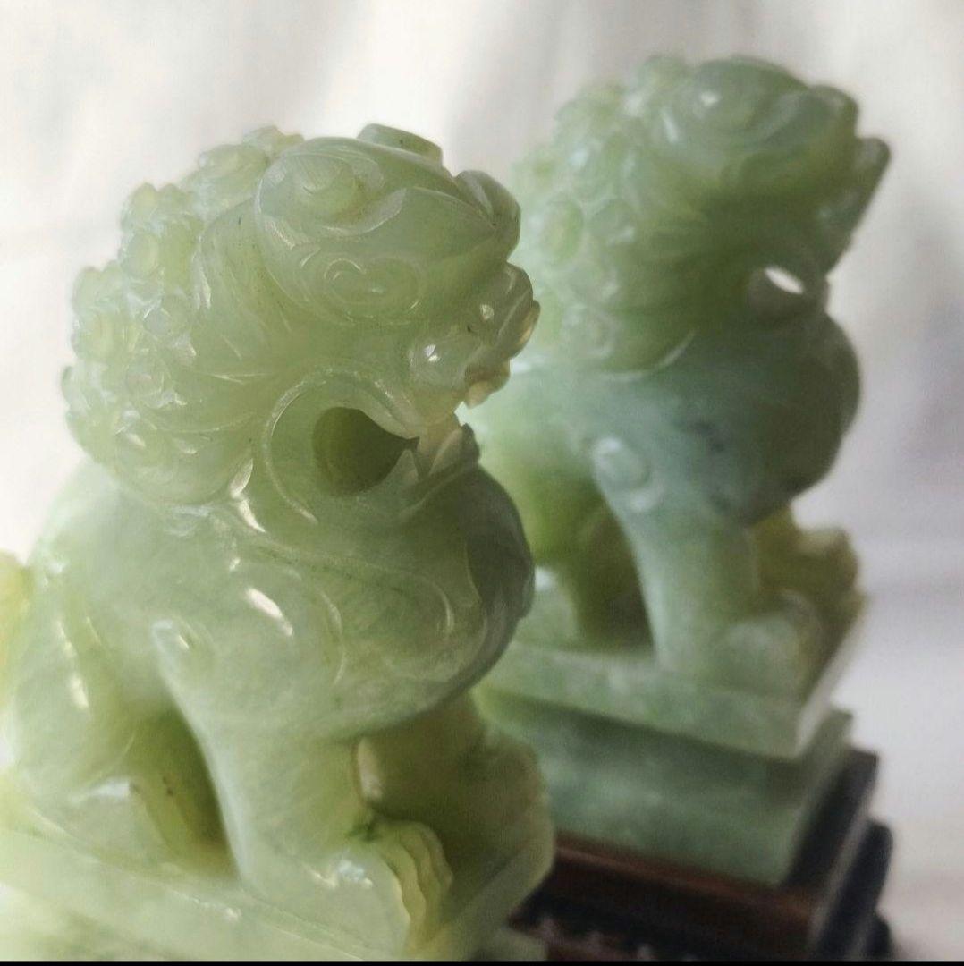中国骨董 玉獅子一対 手彫唐木台付 清朝古美術 コレクター放出 天然石 風水開運