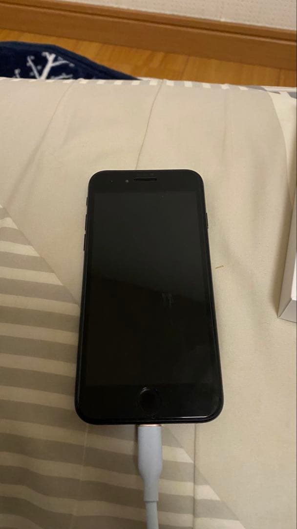 スマートフォン本体 iphone se3 64gb