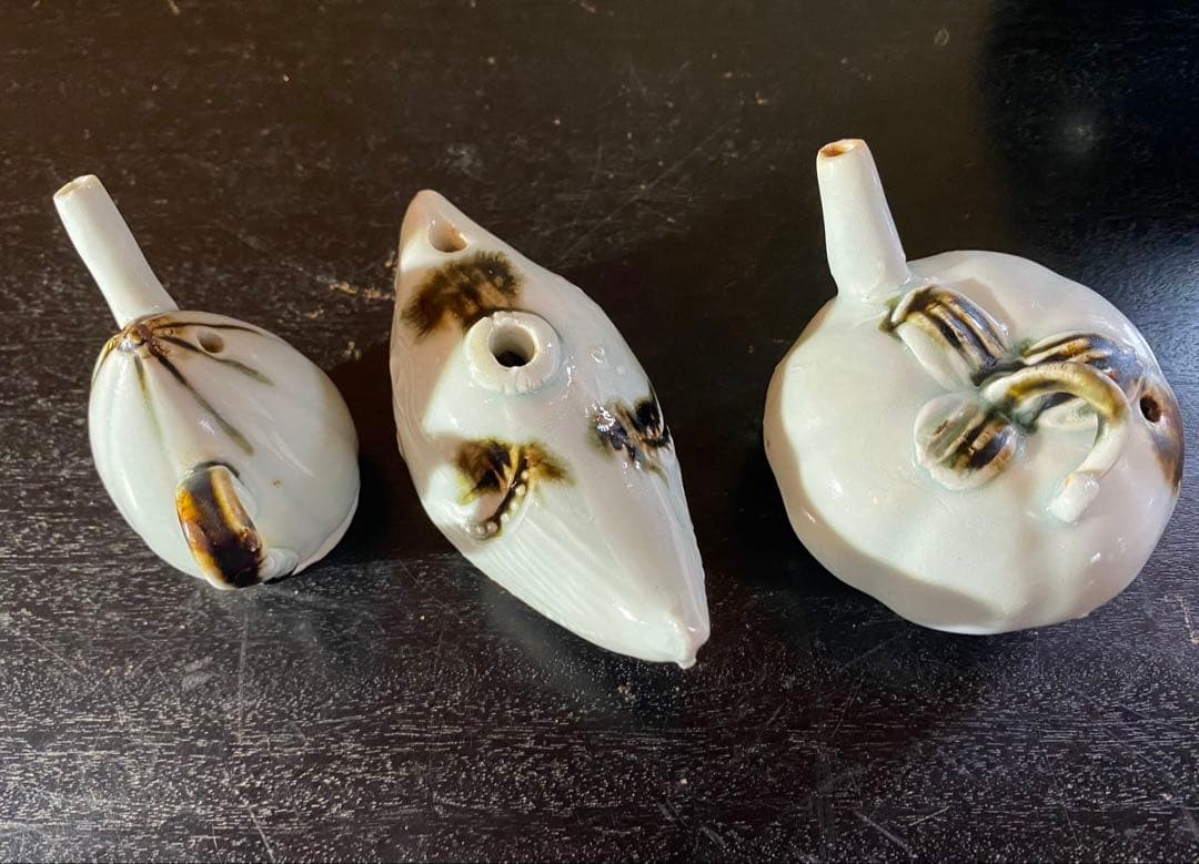 アンティーク・李朝初期・白磁鉄砂・水滴三点・唐木鑑賞台付　４点セット