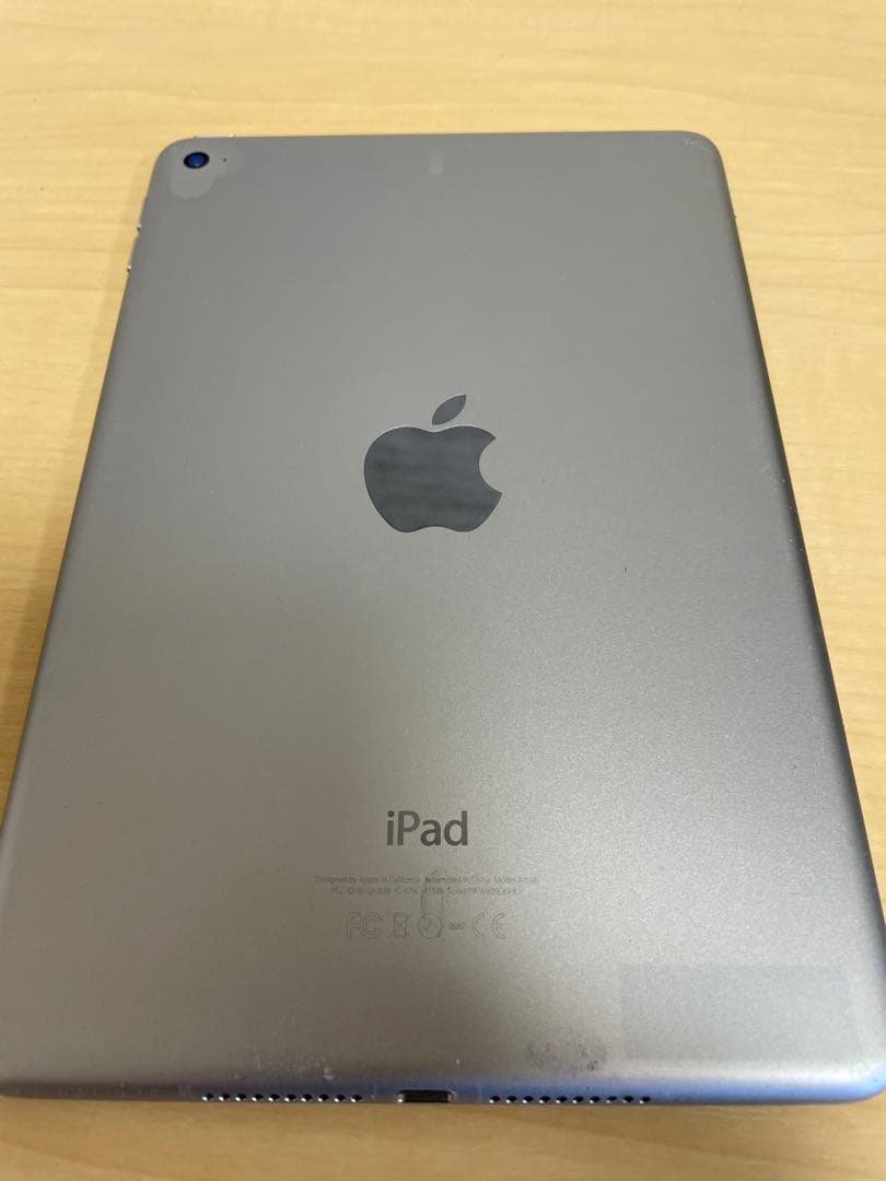 iPad mini 4 Wi-Fiモデル 128GB シルバー 中古