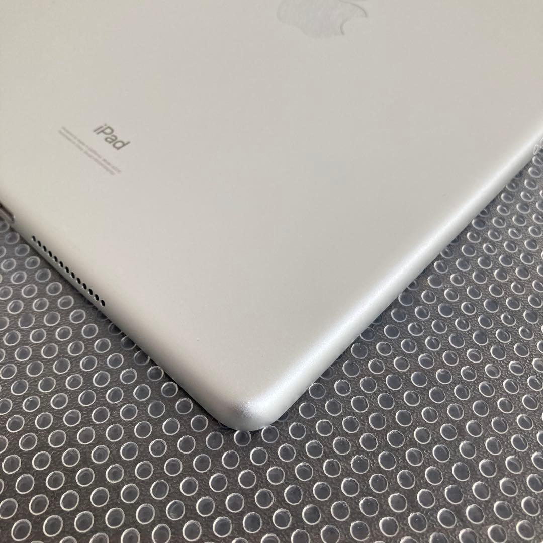 2738 美品☆電池ほぼ新品☆iPad8 第8世代 32GB WIFIモデル☆