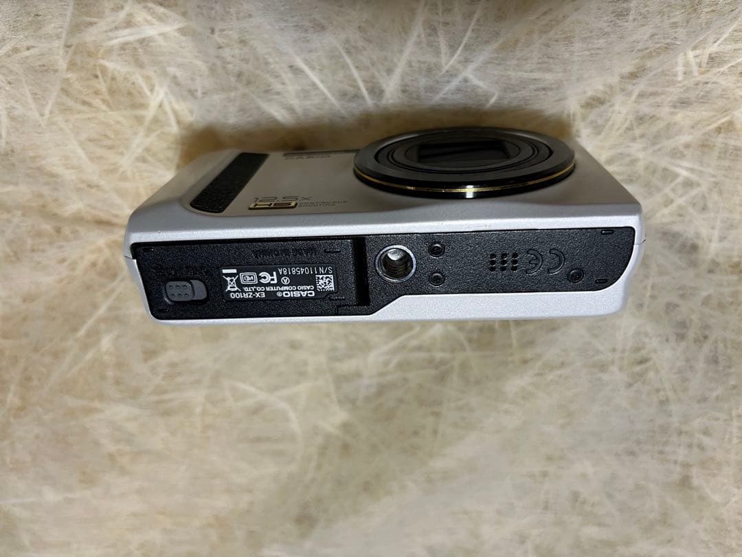 美品‼︎CASIO EXILIM カシオ コンパクトデジタルカメラEX-ZR100