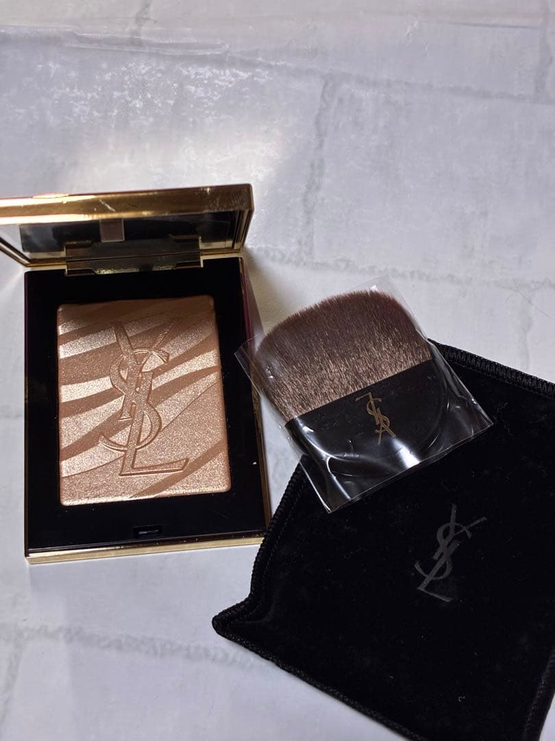 【限定・廃盤品】YSL サハリエンヌフェイスパウダー コレクター4