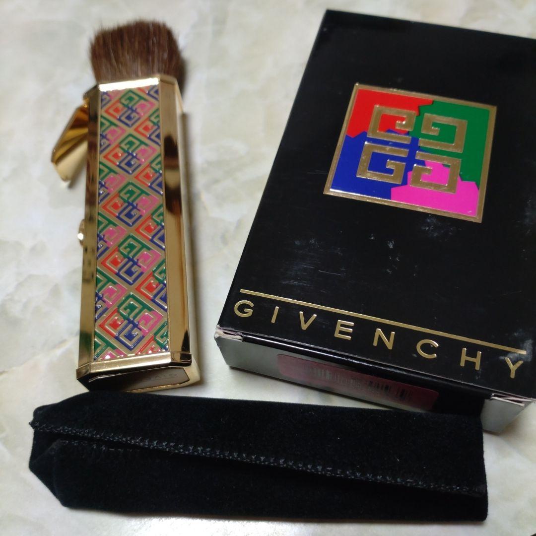 【新品未使用】 GIVENCHYジバンシー　ジュエルコンパクトブラシ