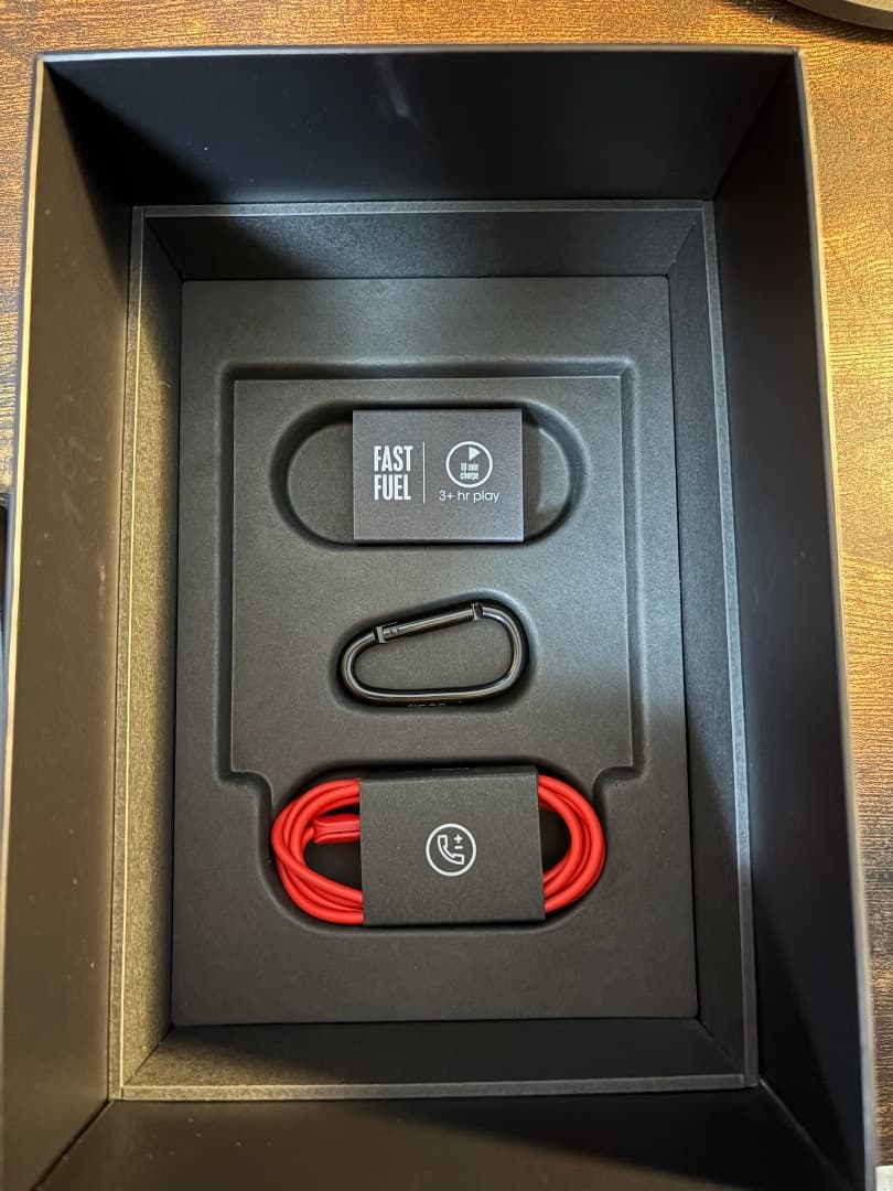beats studio3 wireless レジスタンス・ブラックレッド