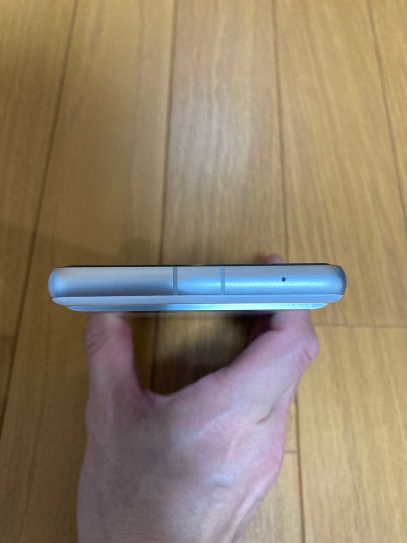 Google Pixel 7a 本体 スノー　ケース付き