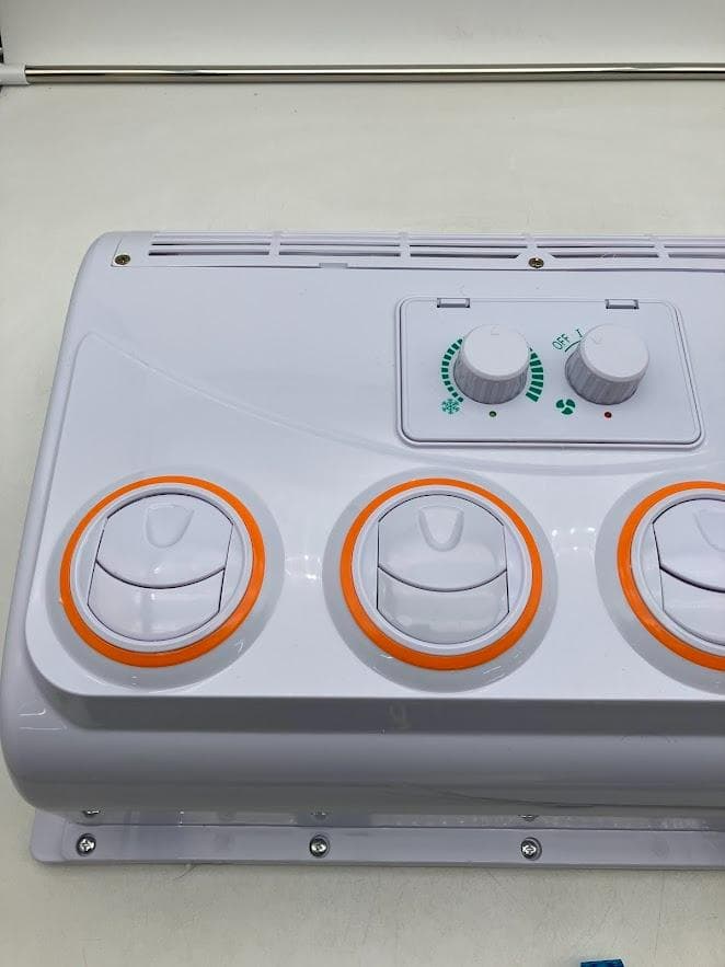 カーエアコン　並行輸入品　12V　トラック　キャンピングカー　蒸発器