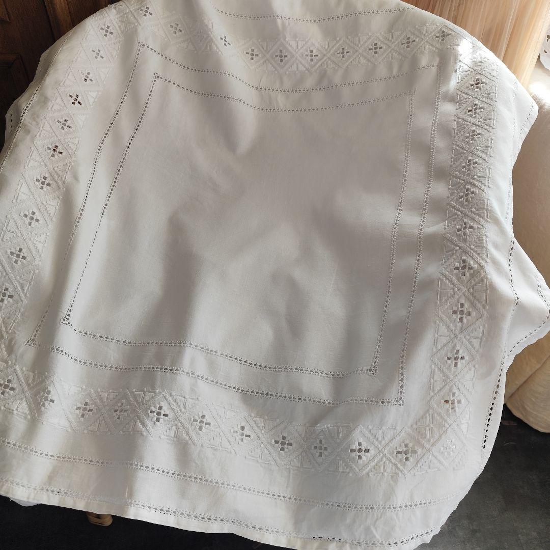 白糸ハーダンガー刺繍　ヴィンテージリネン　テーブルクロス