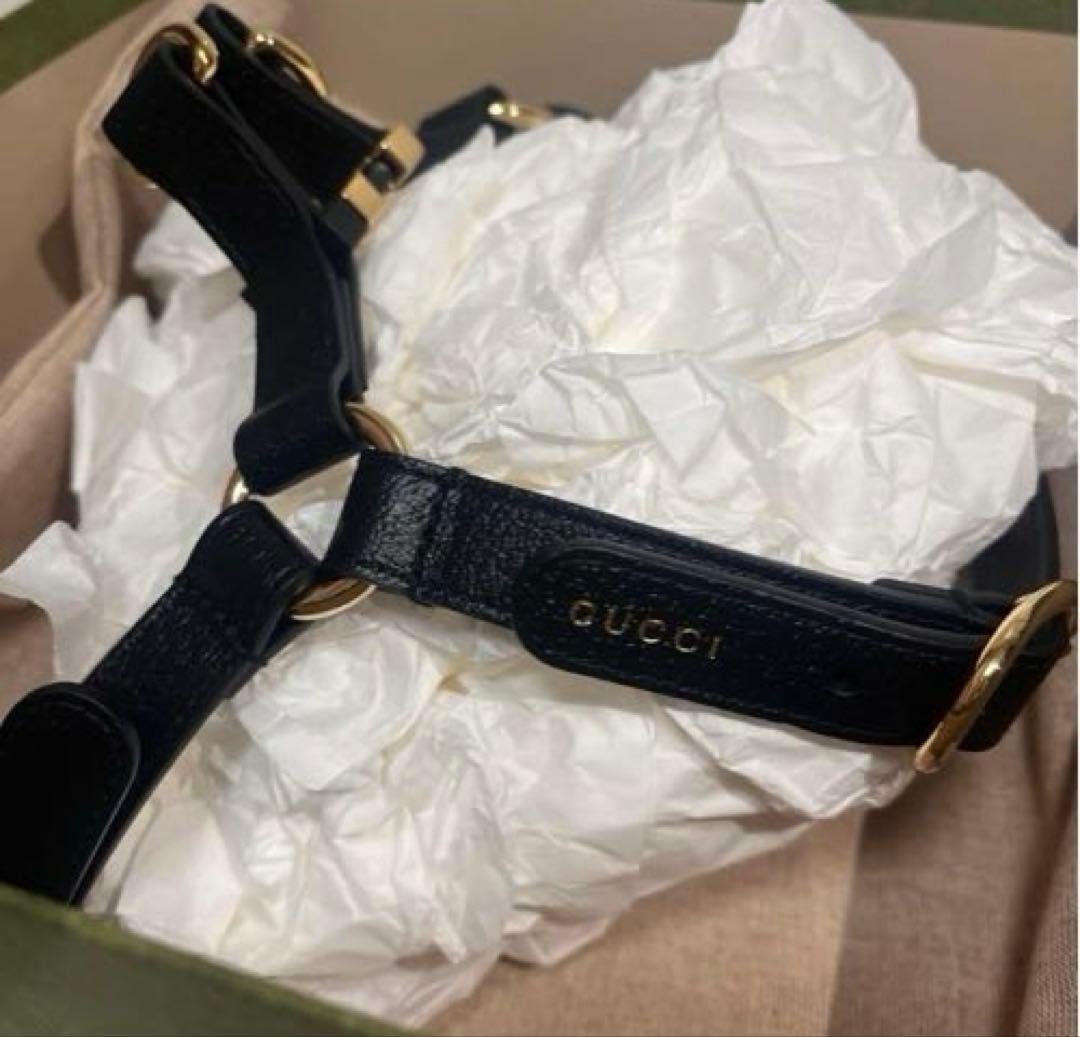 【新品】GUCCI 犬 ハーネス ロゴ入り ペット ブラックレザー ゴールド　M