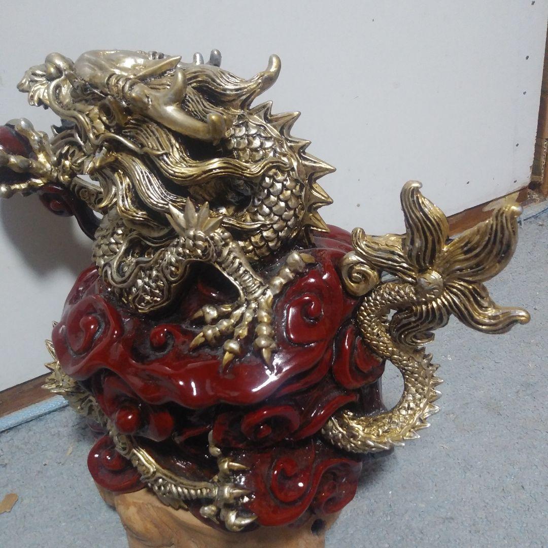ドラゴンの彫刻置物 約30cm台座付き
