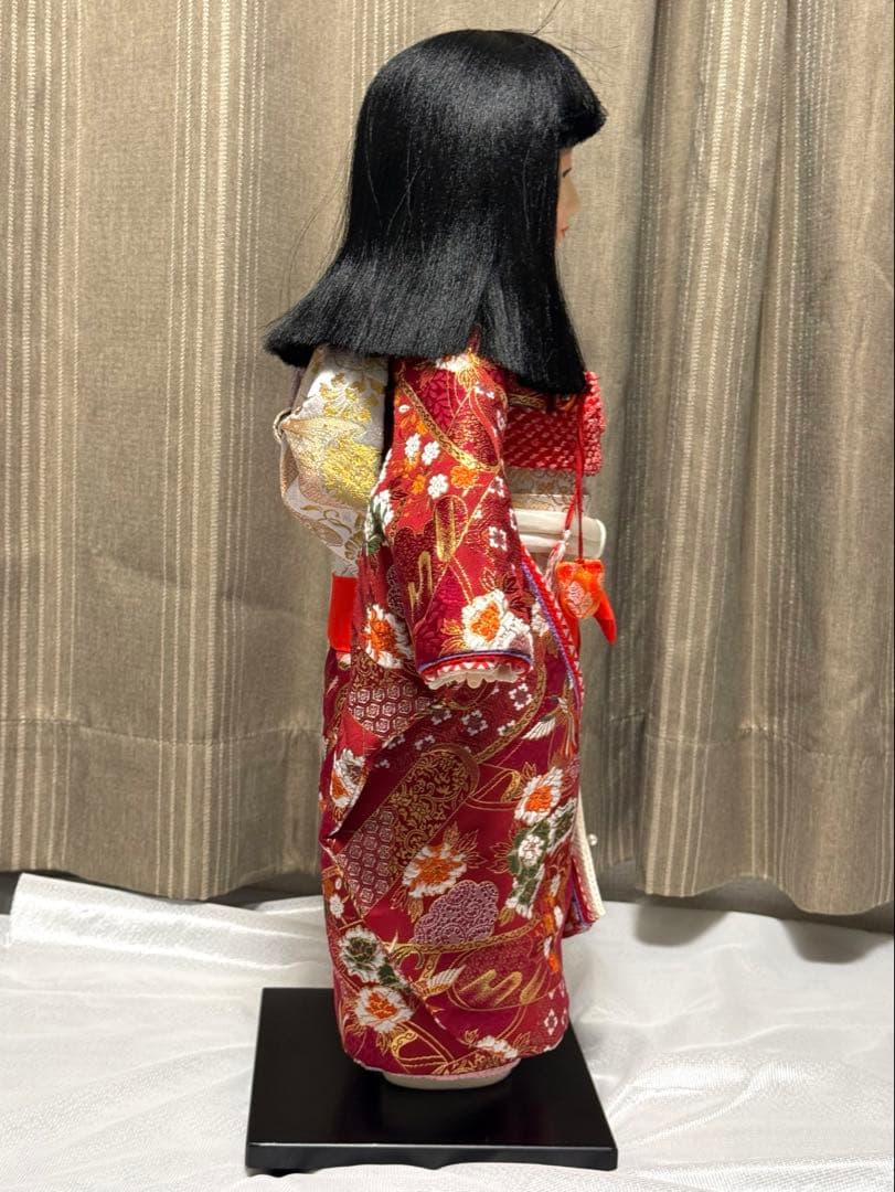 市松人形 赤い着物 黒髪