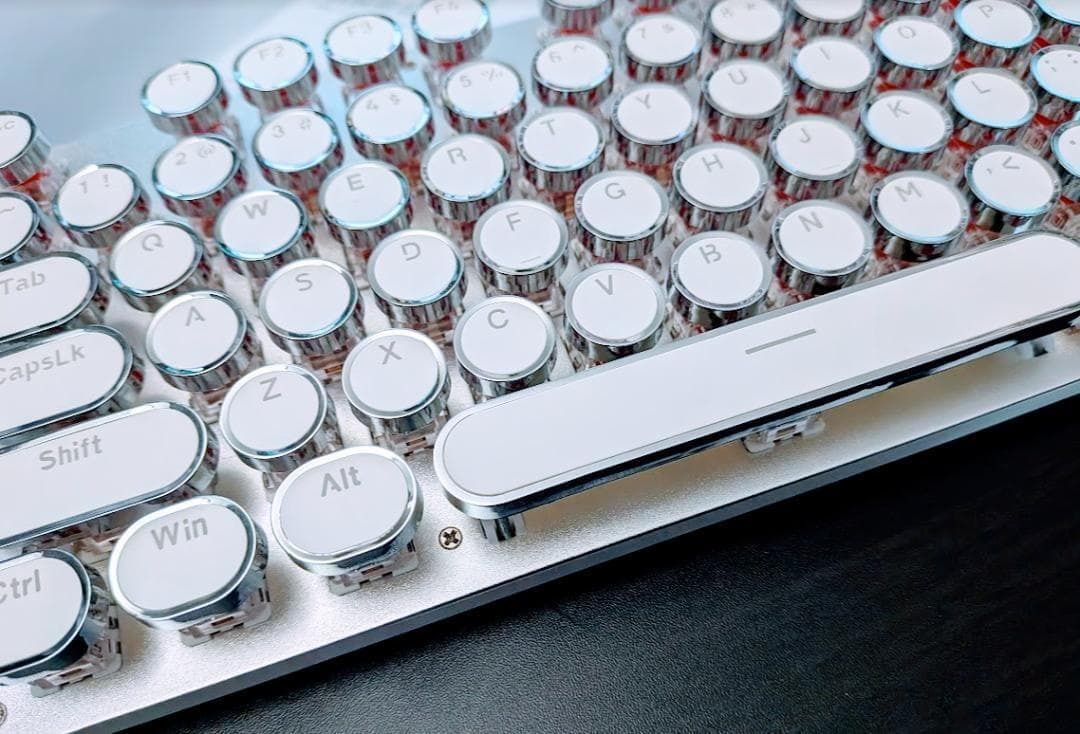 【新品 未使用品】パンクメカニカルゲーミングキーボードEWEADN 全金属パネル