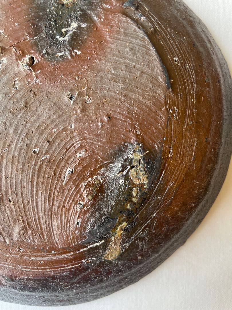 國吉清尚 作　焼締皿　石はぜ有り