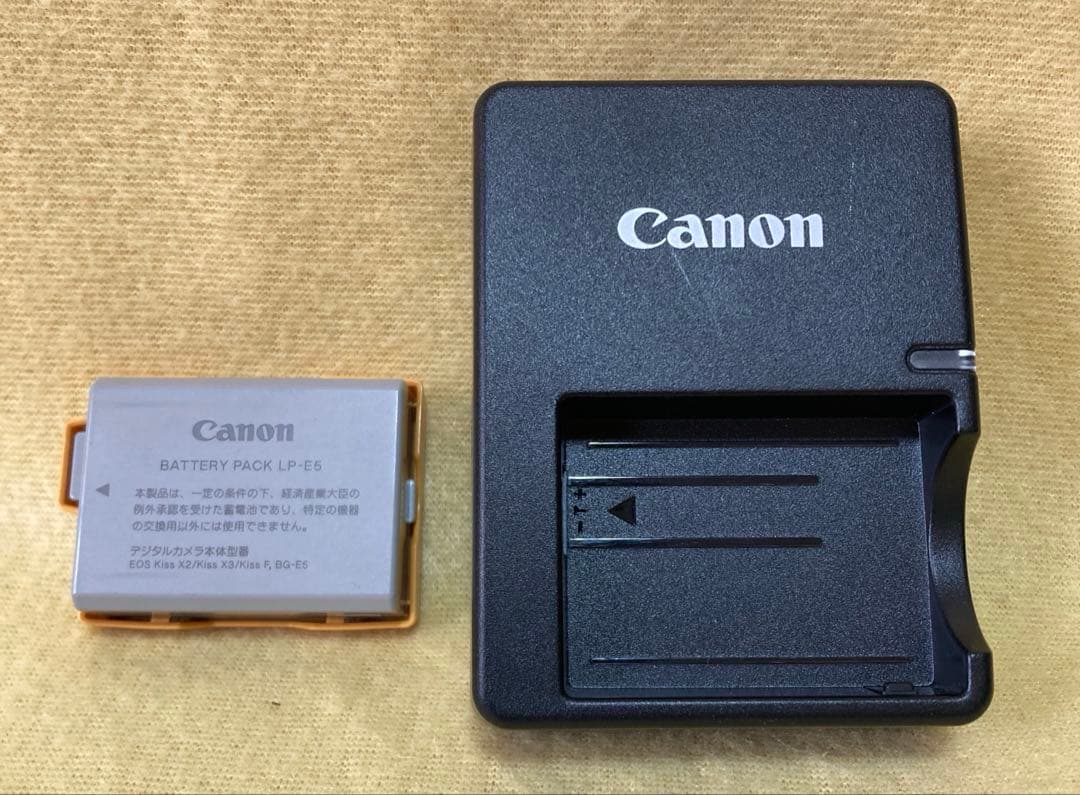 Canon EOS Kiss X2 デジタル一眼（セミハードケース付）