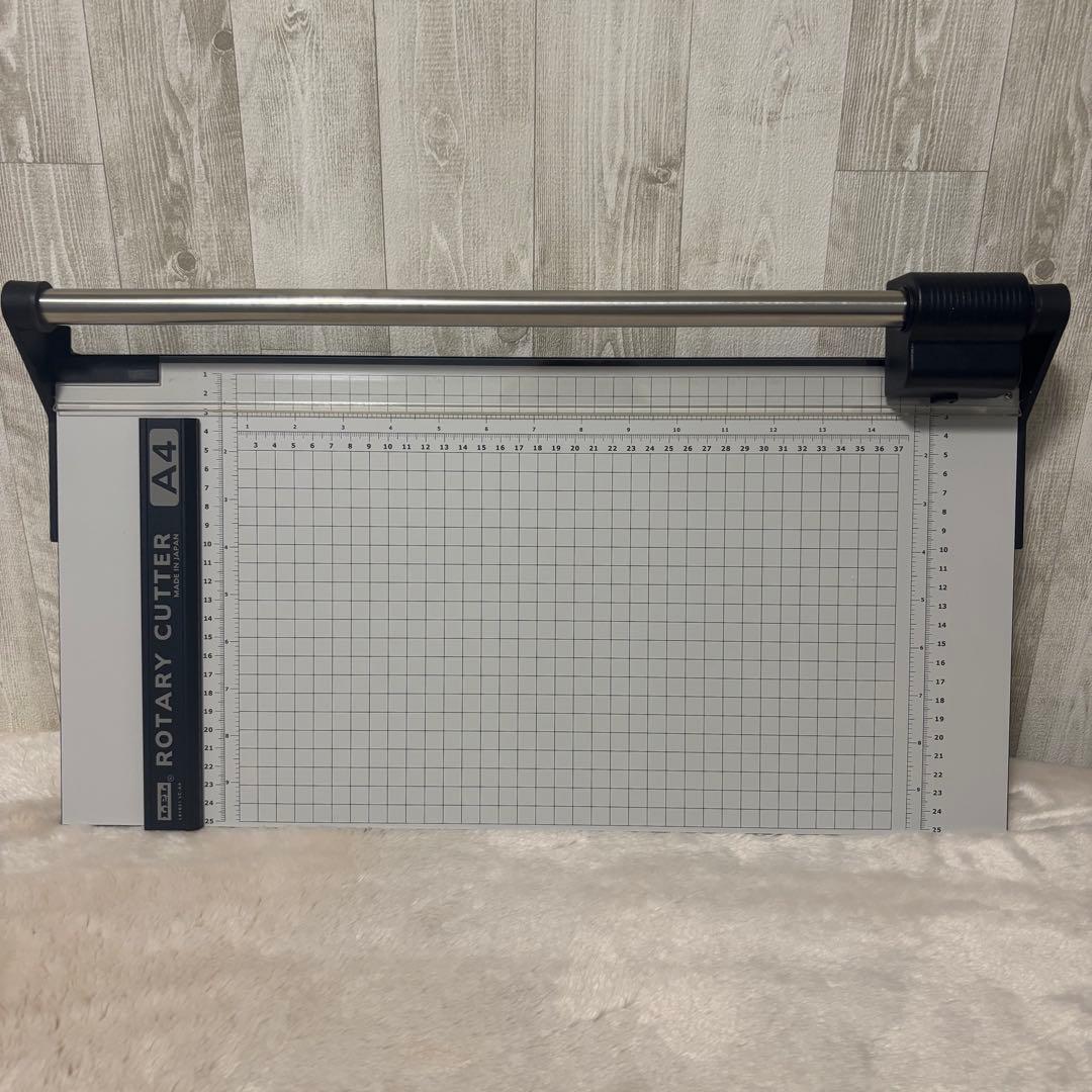 裁断機　ペーパーカッター　LPLロータリーカッター　LC-A4