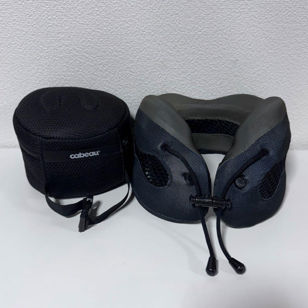 Cabeau Evolution Cool Travel Pillow ブラック