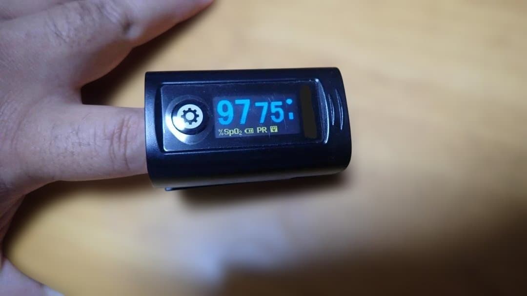 パルスオキシメーター(記録可能：睡眠中、運動中の血中酸素飽和度変化を記録）