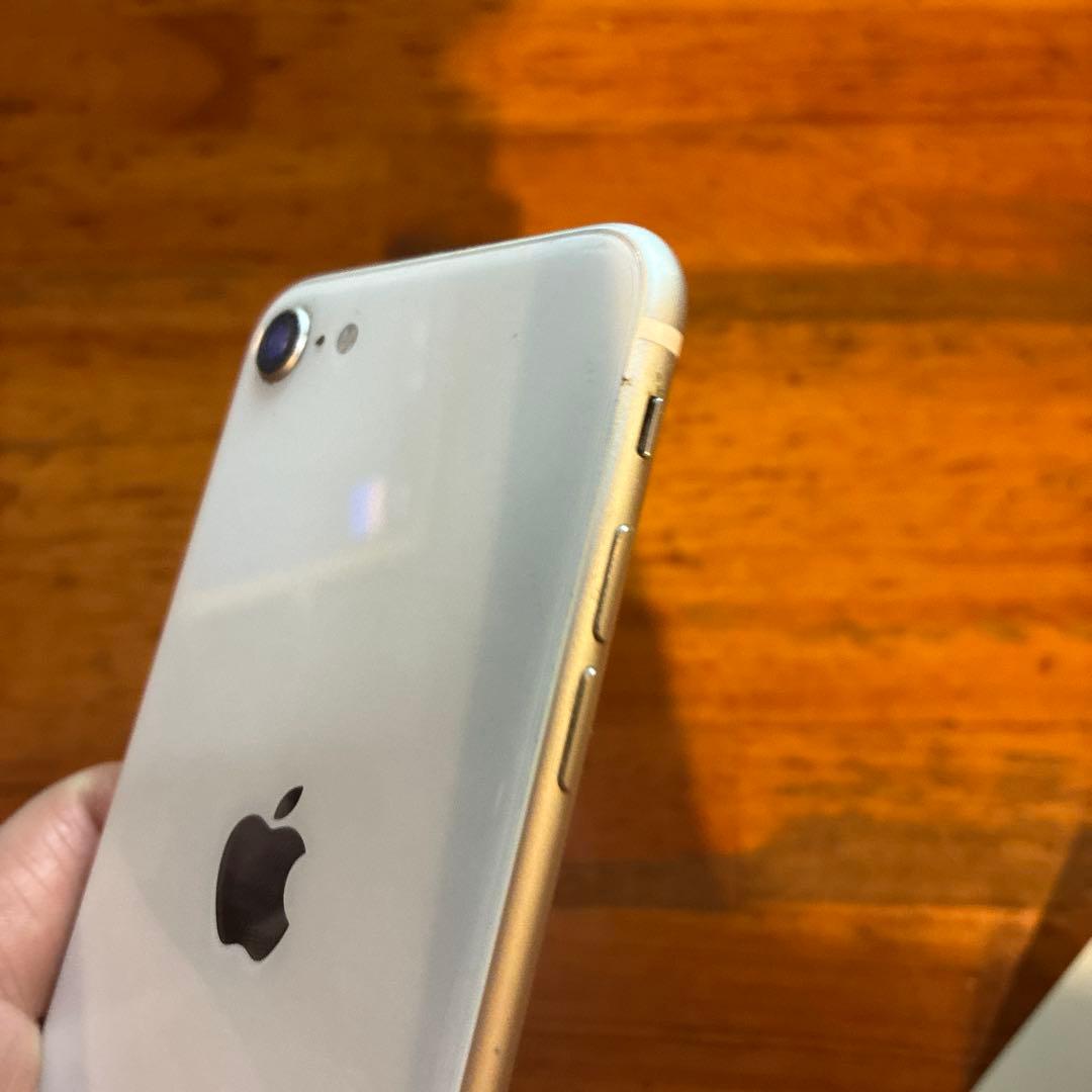 iPhone SE (第2世代) ブラック 残量75