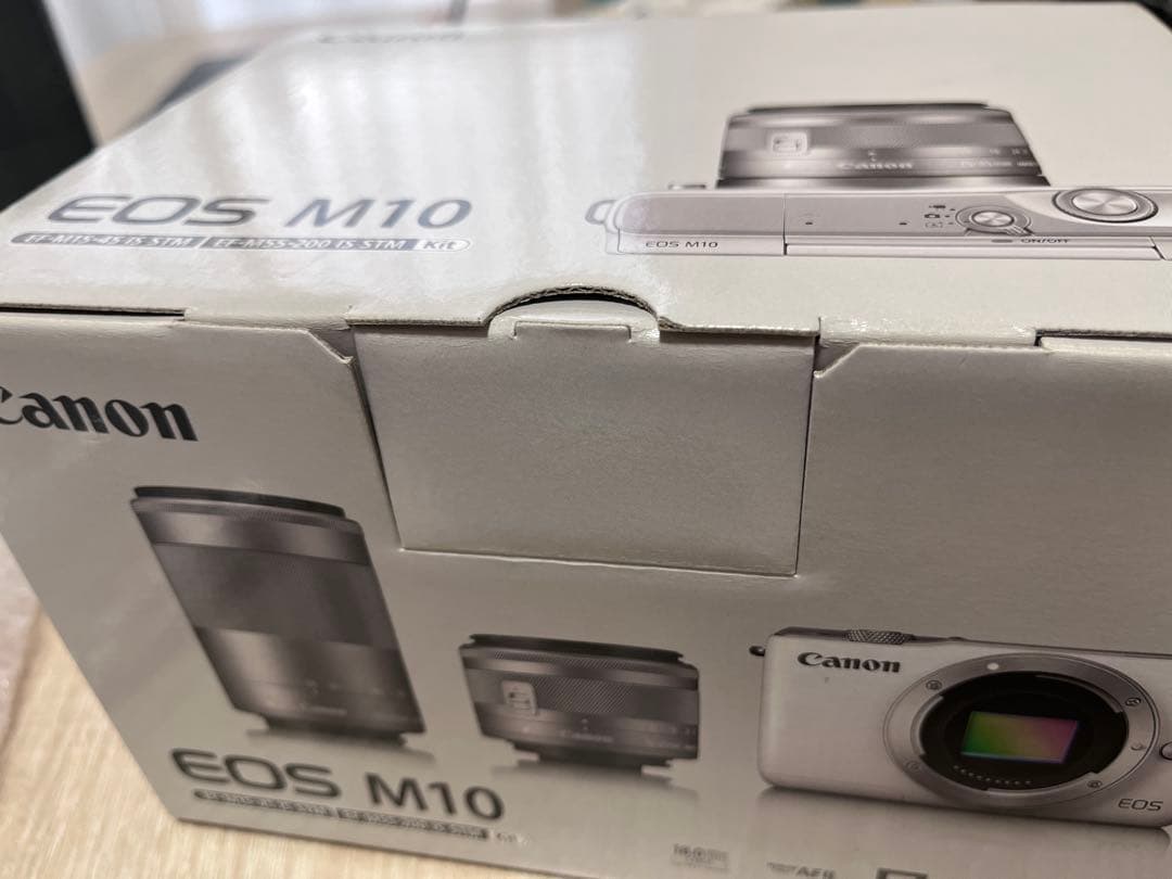 Canon EOS M10 ダブルズームレンズ　SDカード付き　ミラーレス
