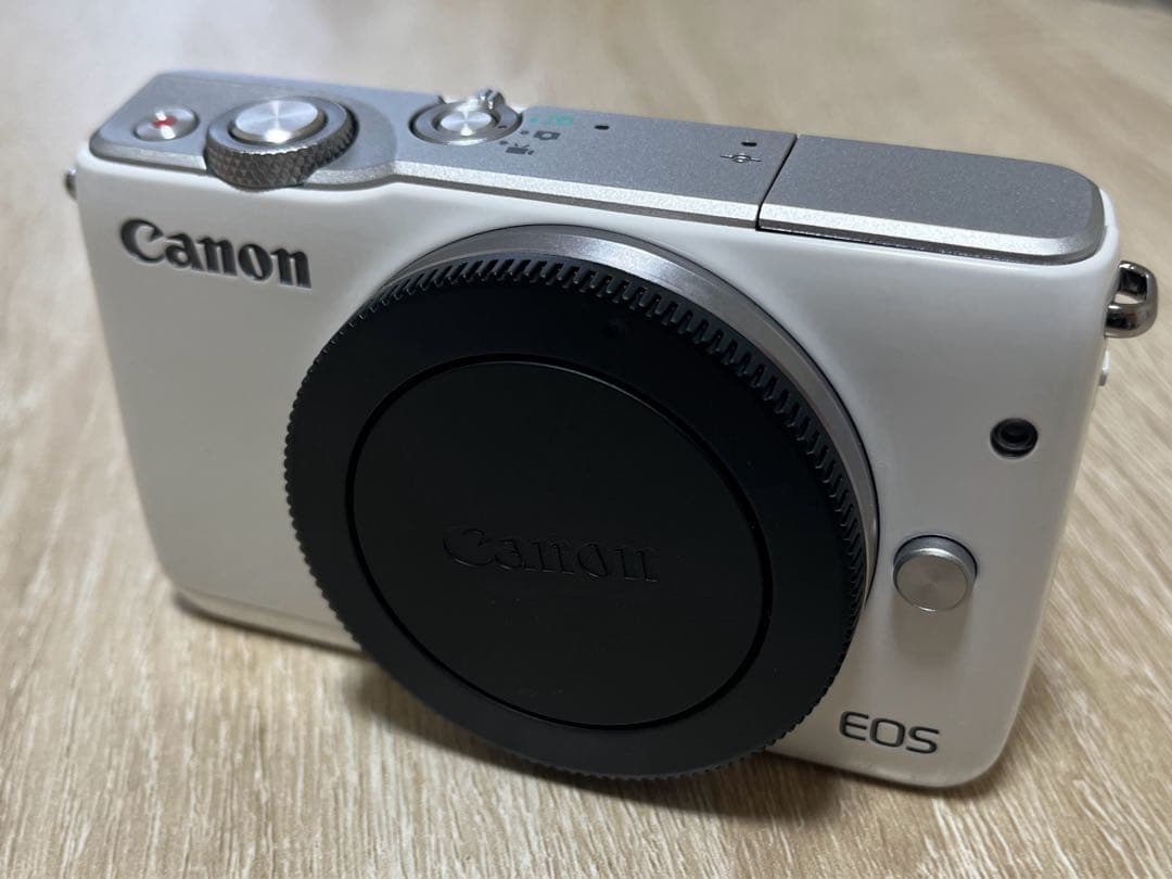 Canon EOS M10 ダブルズームレンズ　SDカード付き　ミラーレス