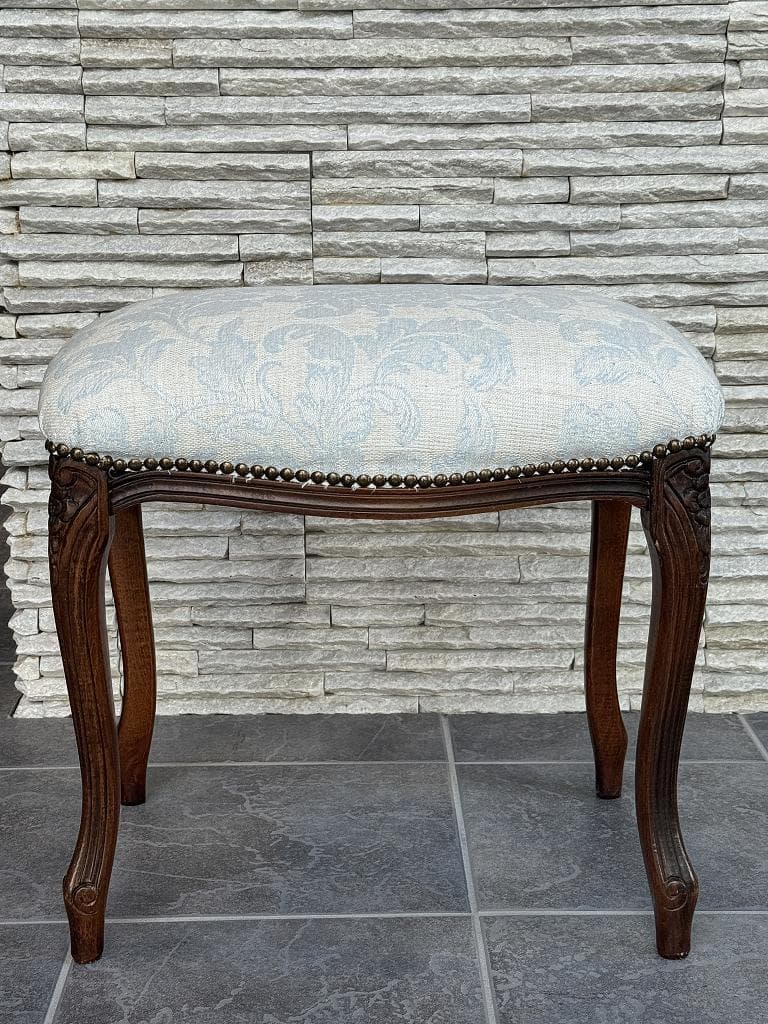 アンティーク　猫脚スツール　張替専門店での張替済　固めの座り心地　シンコール