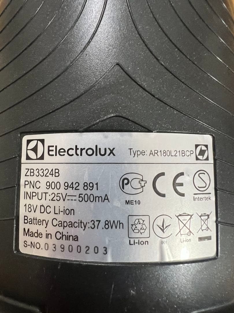 【良品】Electrolux スティッククリーナー 本体 ZB3324B