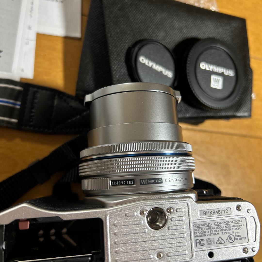 OLYMPUS E-M10IIミラーレス一眼　バッテリー充電器SDカード