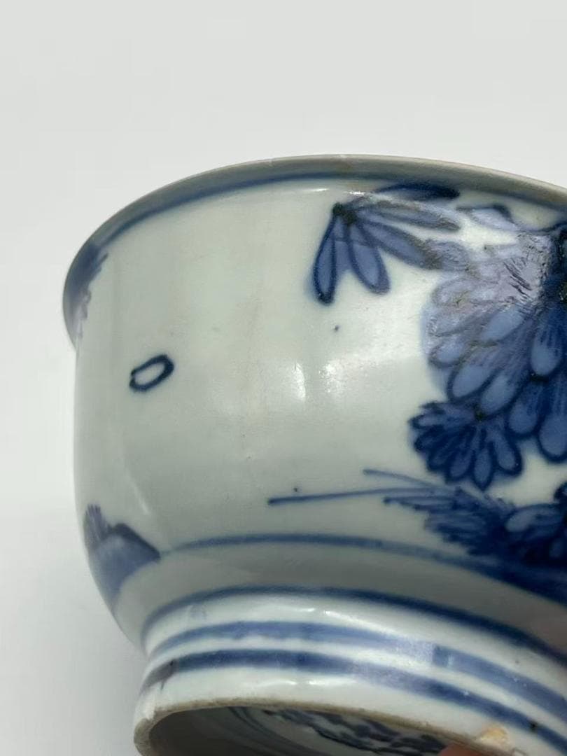 明時代 染付青花花卉山水紋碗 【大明成化年製】楷書款 牡丹菊花卉紋(F-145)