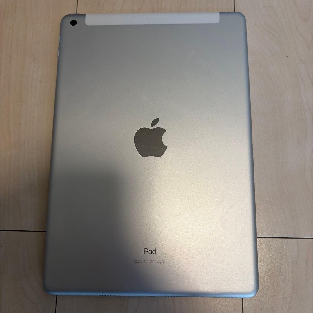iPad シルバー 本体 セルラーモデル