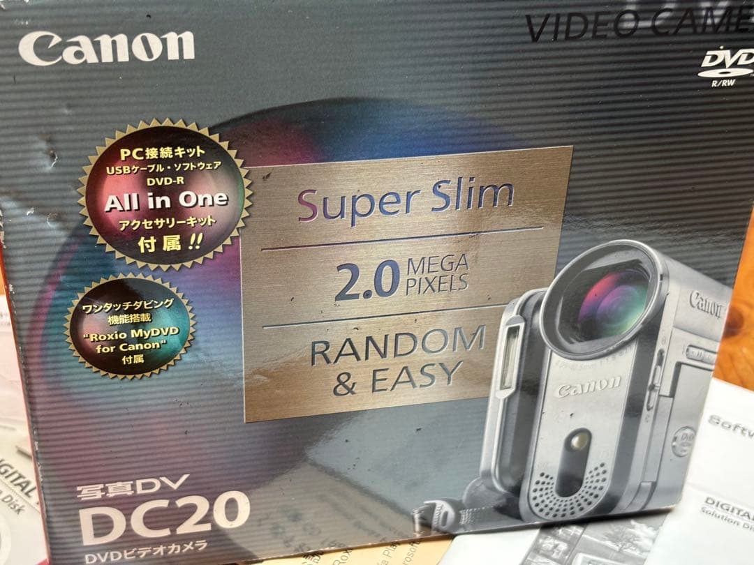 キヤノンから発売されたDVD方式のデジタルビデオカメラ、「DC20」