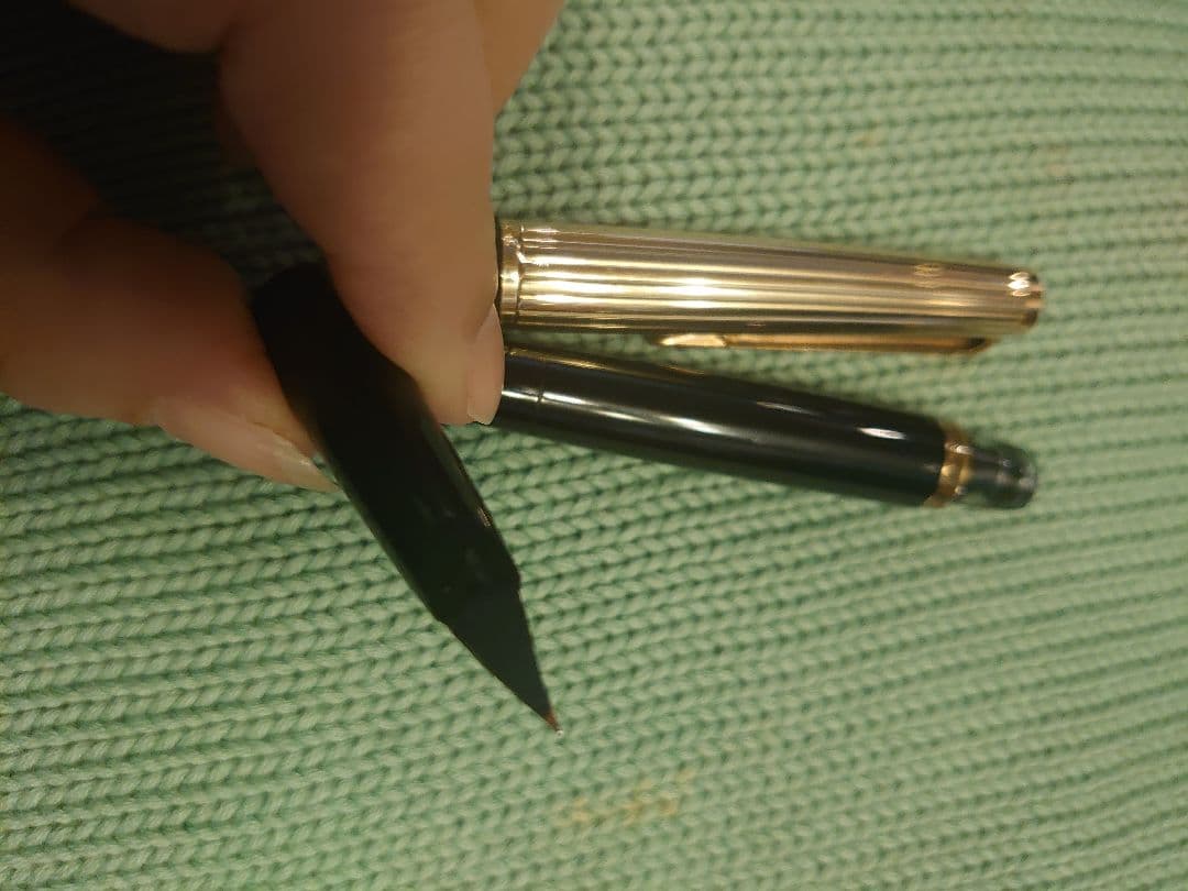 Montblanc 万年筆 黒 ゴールド装飾 モンブラン ロゴ