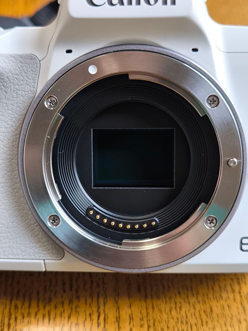EOSkissm2　ダブルレンズキット　ホワイト　カメラバック　電池パック2個付