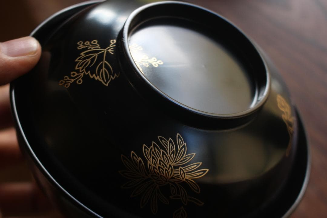 時代逸品！上質黒漆に優美な菊花蒔絵の映えるお椀2点（検輪島塗懐石椀蒔絵椀雑煮椀
