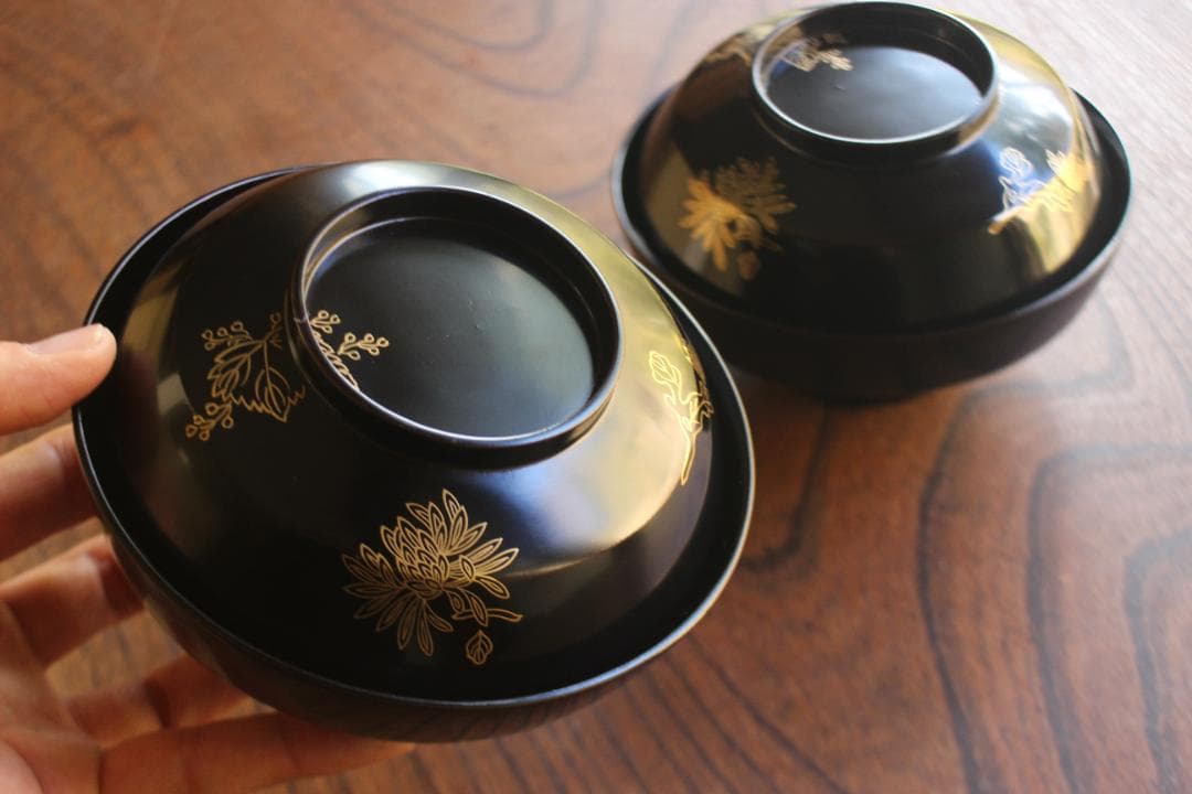 時代逸品！上質黒漆に優美な菊花蒔絵の映えるお椀2点（検輪島塗懐石椀蒔絵椀雑煮椀