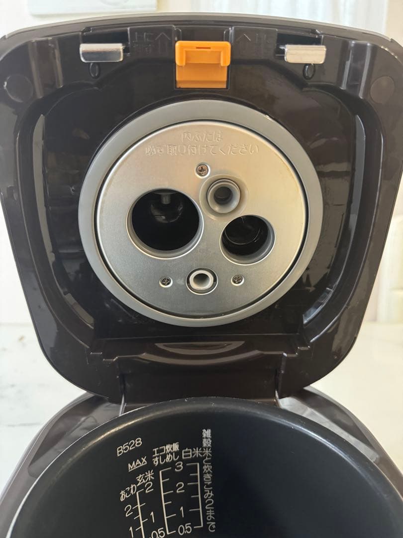 象印　ZOJIRUSHI　圧力IH炊飯ジャー NP-RM05 型2021年製