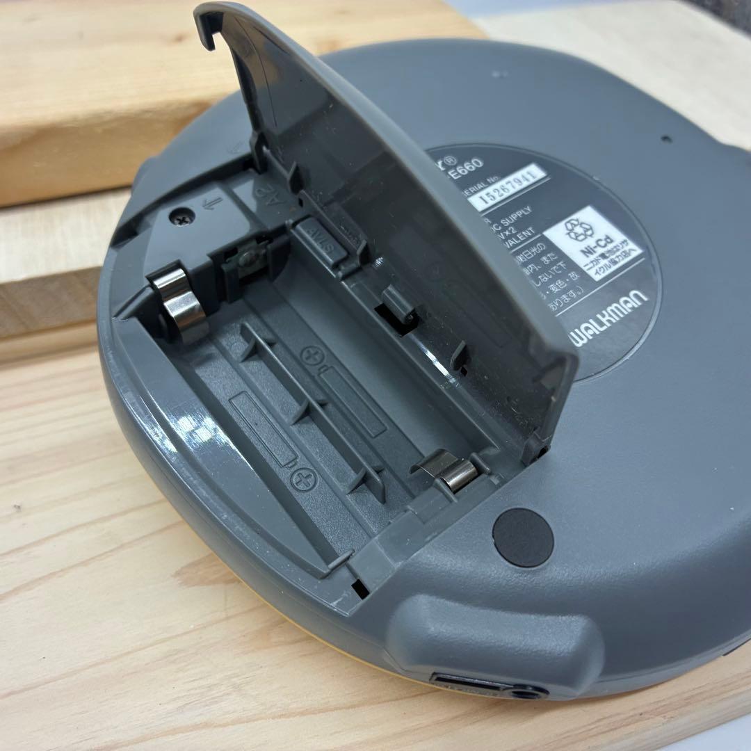 【動作品】SONY ポータブルCDプレーヤー　D−E660