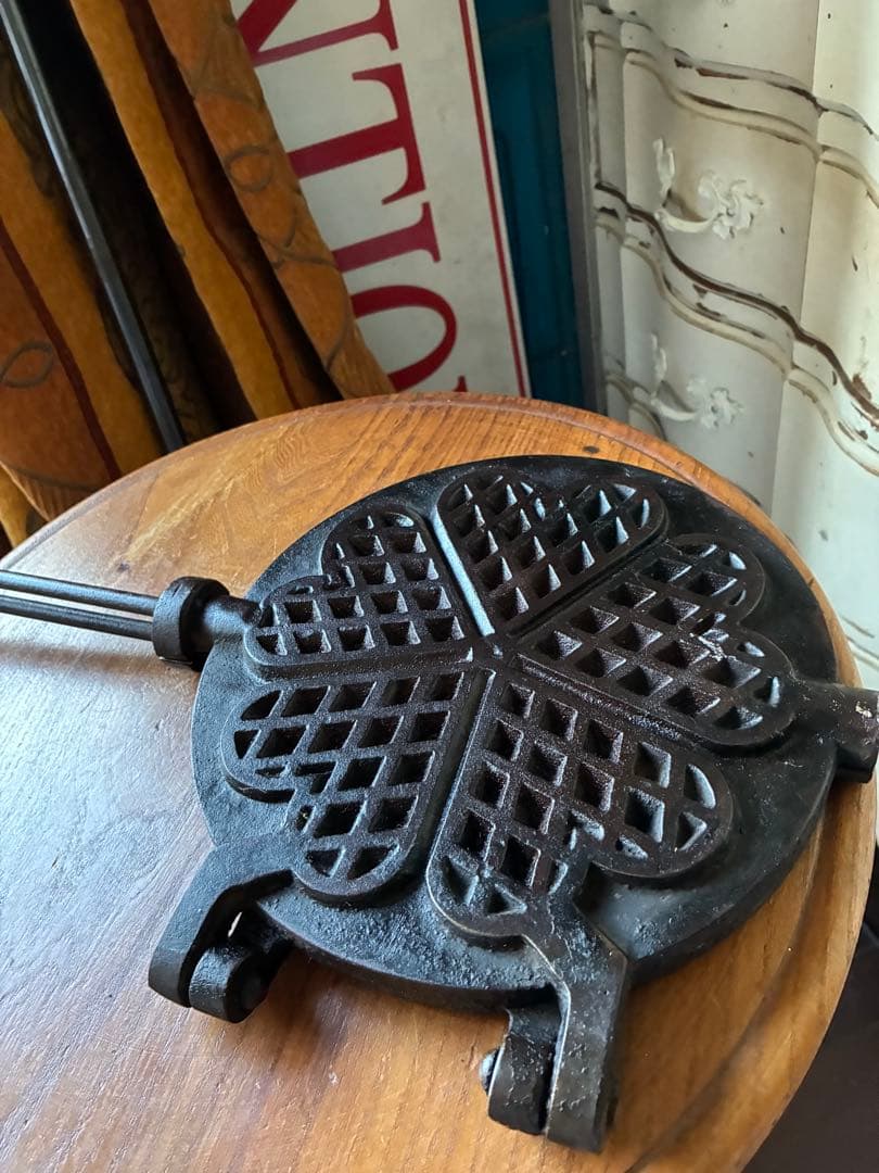 アンティーク　ワッフル　焼き器　キャストアイロン鋳鉄100年 丸型　ハート　レア
