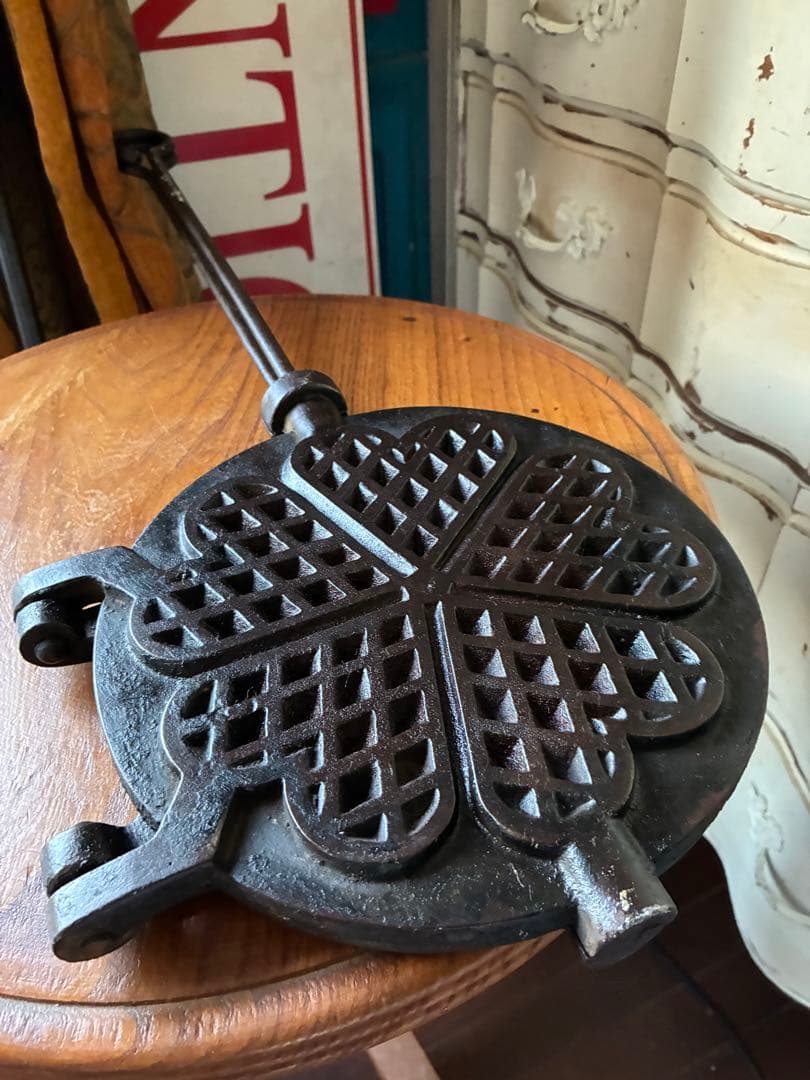 アンティーク　ワッフル　焼き器　キャストアイロン鋳鉄100年 丸型　ハート　レア