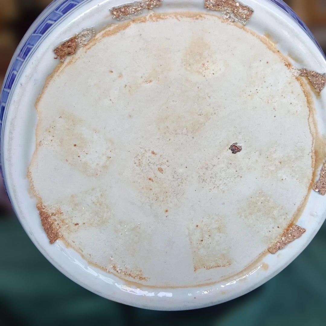 青白磁の風景画 丸型火鉢　 直径 約34cm　高さ約26cm